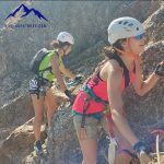 Foto de chica en la ferrata Huerta de Rey